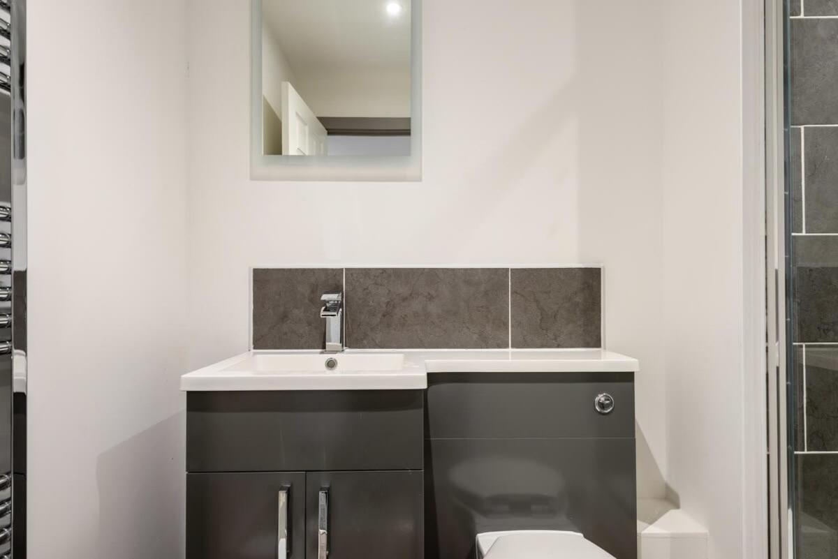 Contemporary 1 Bedroom Apartment In Central Hull Kingston upon Hull Exterior photo